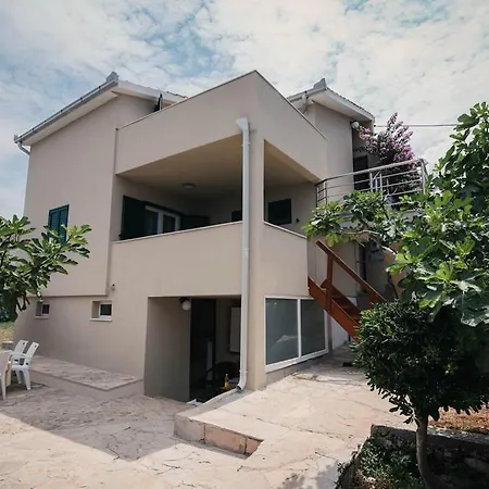 Mara Apartment *